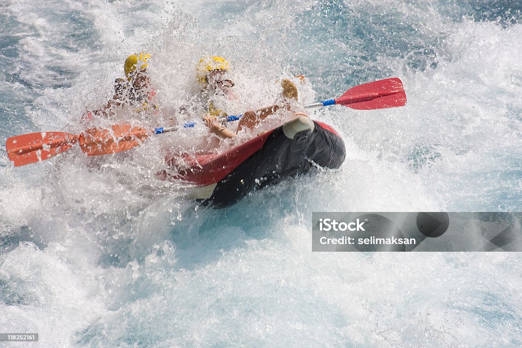 Rafting sulle rapide - Foto stock royalty-free di Rafting sulle rapide