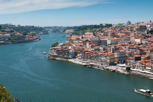 istock Panoramic view of Douro river between Porto and Vila Nova de Gaia 1182522628