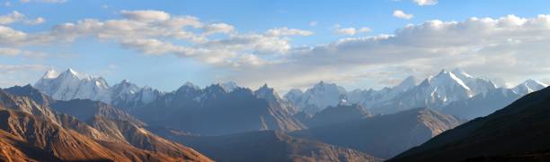 ヒンドゥクシュ山脈、タジキスタン、アフガニスタン - mountain region ストックフォトと画像