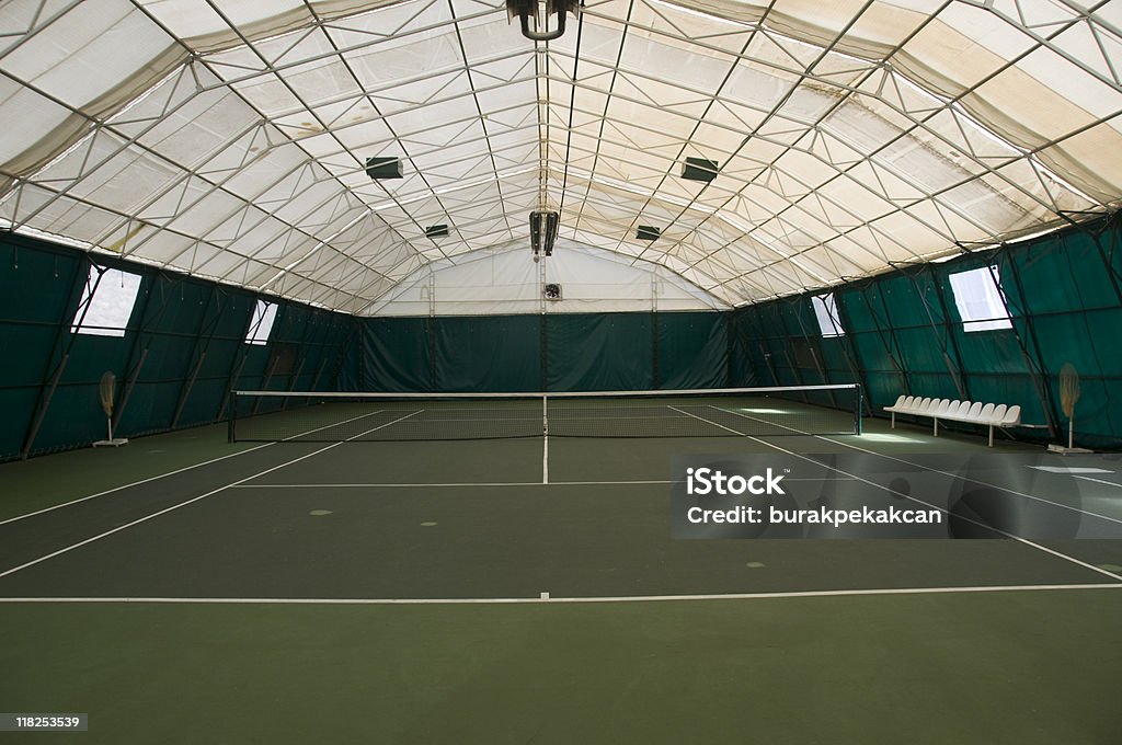 Vazio interior quadra de tênis, Istambul, Turquia - Foto de stock de Tênis - Esporte de Raquete royalty-free