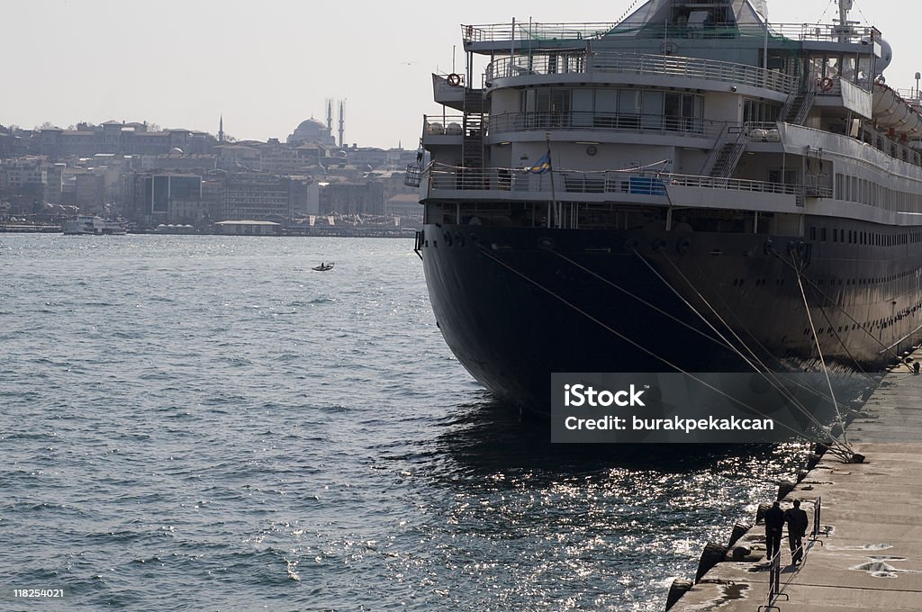 Bateau de croisière amarré dans le port, Istanbul, en Turquie - Photo de Adulte libre de droits