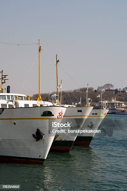 Estambul Turquía Karakoy Los Pasajeros De Los Buques Acoplado A Un Puerto Foto de stock y más banco de imágenes de Puerto