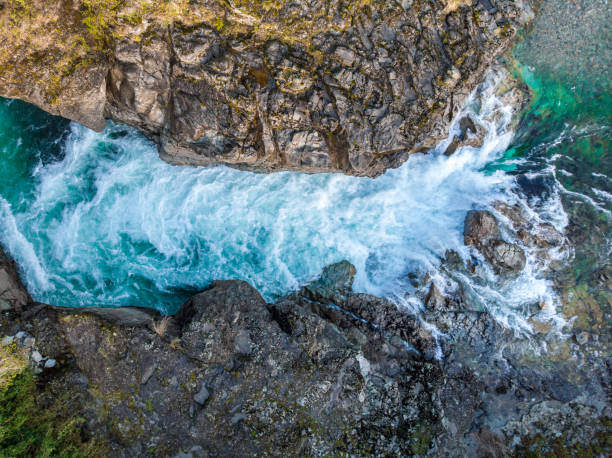 vista aérea del río caunahue en el sur de chile - rápido río fotografías e imágenes de stock