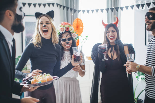 istock Halloween home party 1182553121