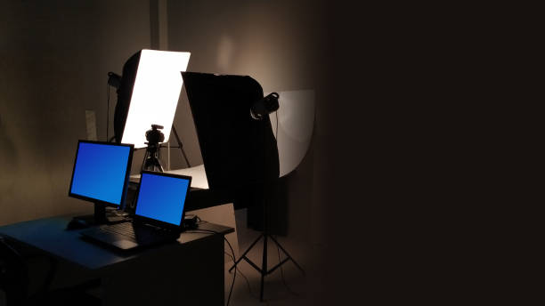 어두운 환경에서 전문 제품 사진 스튜디오 - stage light flash 뉴스 사진 이미지