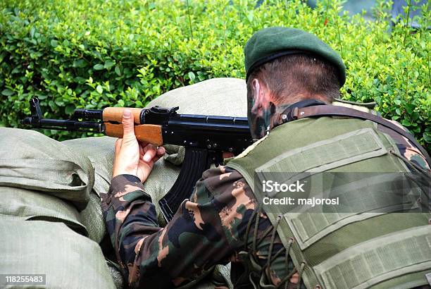 Żołnierz Z Karabin Maszynowy - zdjęcia stockowe i więcej obrazów AK-47 - AK-47, Armia, Broń palna