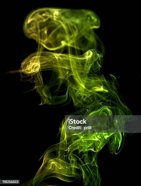 Fumo Multicolore - Fotografie stock e altre immagini di A mezz'aria - A mezz'aria, Astratto, Calore - Concetto