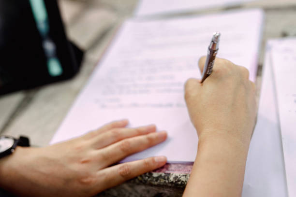 istock The image of holding a pen to record it 1182565259