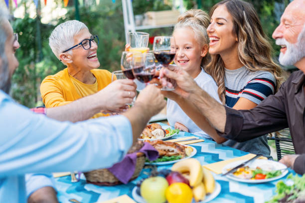 istock Cheers for Thanksgiving day 1182569038