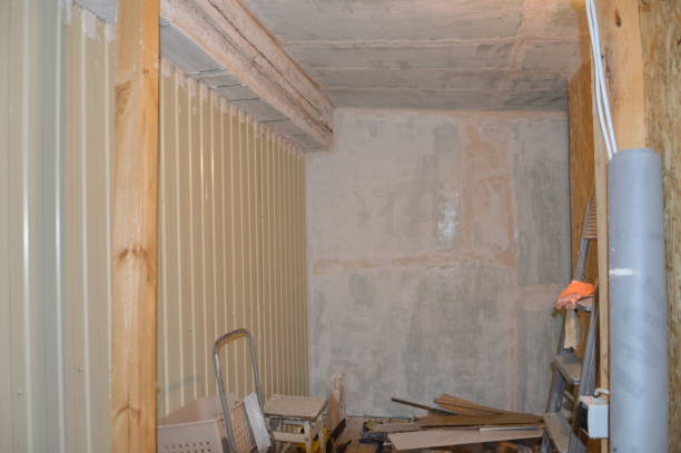 istock Wall painting in the interior with white water-based paint 1182584918