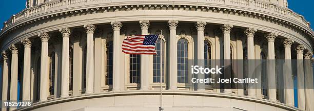 Сша Флаг На Капитолий — стоковые фотографии и другие картинки Здание конгресса США - Здание конгресса США, Палата представителей, Вашингтон округ Колумбия