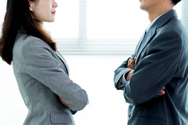 two businesspeople standing face to face - rivalidade imagens e fotografias de stock