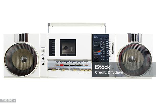レトロなホワイトのラジオカセット機 - 大型ポータブルステレオのストックフォトや画像を多数ご用意 - 大型ポータブルステレオ, 白背景, ステレオ