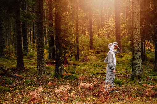 Pria Di Hutan Hutan Dalam Konsep Kostum Hiu Foto Stok Unduh Gambar Pria Di Hutan Hutan Dalam Konsep Kostum Hiu Foto Stok Unduh Gambar