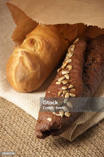 Dos Baguettes Foto de stock y más banco de imágenes de Al horno - Al horno, Alimento, Barra de pan