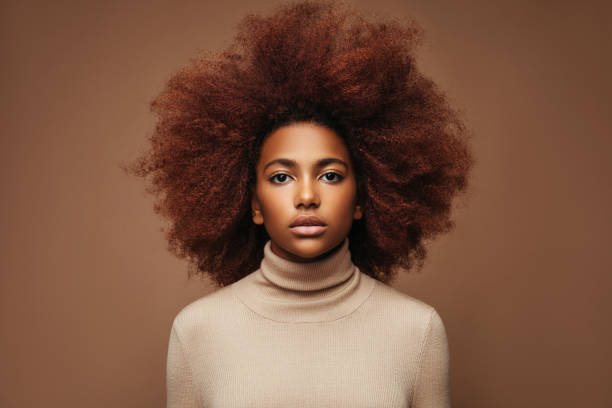 젊은 곱슬 소녀의 사진 - african ethnicity beauty curly hair confidence 뉴스 사진 이미지