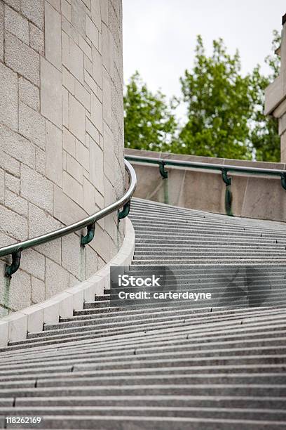 Foto de Escadas Em Saint Joseph Oratoire Oratório St Joseph Montreal Canadá e mais fotos de stock de Basílica