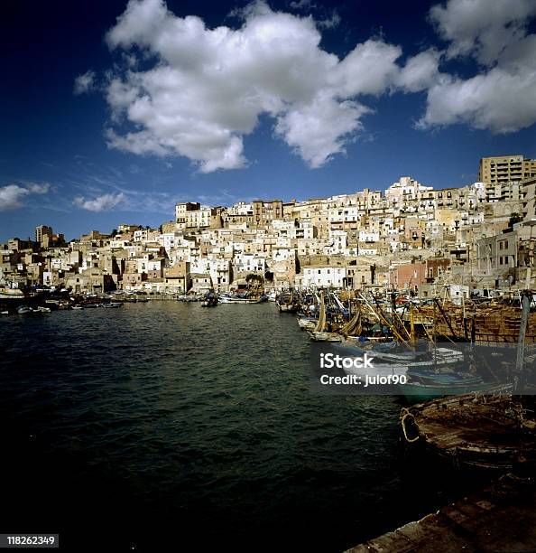 Sciacca На Сицилии — стоковые фотографии и другие картинки Без людей - Без людей, Вертикальный, Гавань