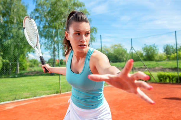 istock Keeping the right body posture for a forehand stroke 1182627759