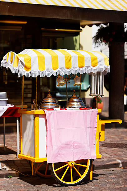 istock Ice Cream Cart. Color Image 118262843