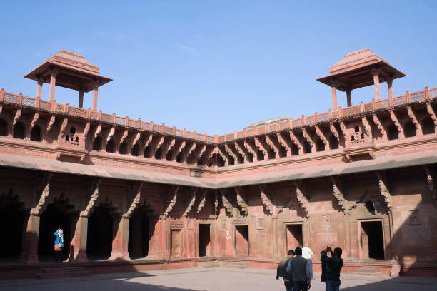 агра (красный) форт, агра, индия. - carving monument fort pradesh стоковые фото и изображения