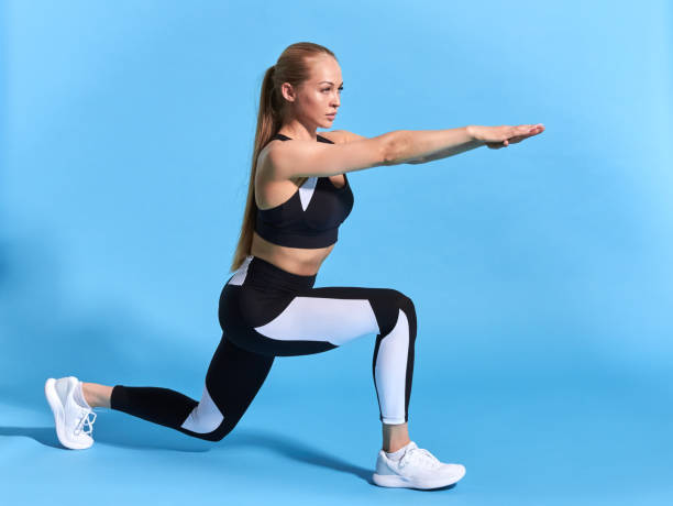 istock Active slim fit girl doing front forward one leg step lunge exercise 1182633671