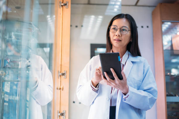 istock Asian Female Optician working at the optics 1182639209