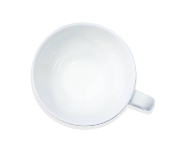 空のコーヒーホワイトカップのトップビューは、白い背景に分離します。白いセラミックマグカップ、クリッピングパス付きコーヒーや紅茶のためのカップ。 - front view cup saucer white ストックフォトと画像