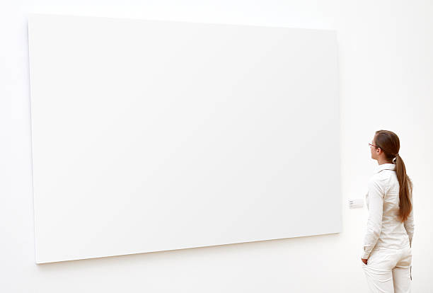istock woman in a museum (clipping path) 118266792