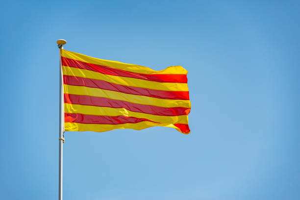 Catalán, Español, Banderas De La UE Sobre El Aleteo De Barcelona Fotos, retratos, imágenes y fotografía de archivo libres de derecho. Image 70674008