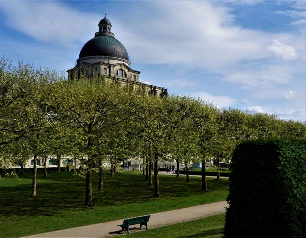 Bavarian State Chancellery behind trees of the court garden Bayerische Staatskanzlei behind trees of the court garden bavarian state parliament stock pictures, royalty-free photos & images