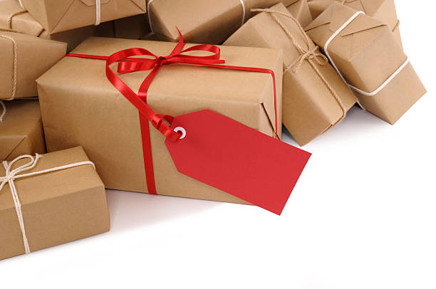 茶色の紙パッケージ、ギフト - wrapped package string box ストックフォトと画像