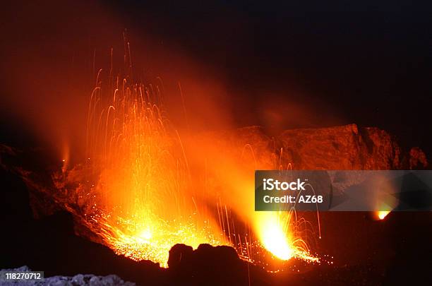 夜のファイアー火山ストロンボリに対応 - 夜のストックフォトや画像を多数ご用意 - 夜, 火山, ストロンボリ島