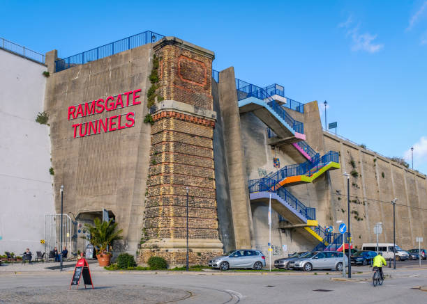 ramsgate tunnels, une attraction touristique basée autour de l'ancien tunnel ferroviaire et abris anti-bombes. - ramsgate photos et images de collection