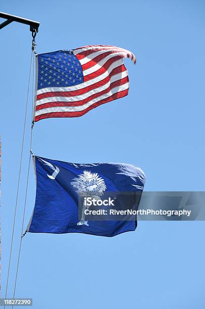 Foto de Bandeira Americana E Carolina Do Sul e mais fotos de stock de Azul - Azul, Bandeira, Bandeira Norte-Americana