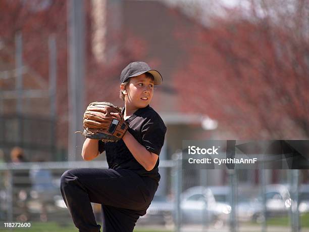 Foto de Pequena Liga De Beisebollançador e mais fotos de stock de Beisebol - Beisebol, Bola de Beisebol, Arremessar