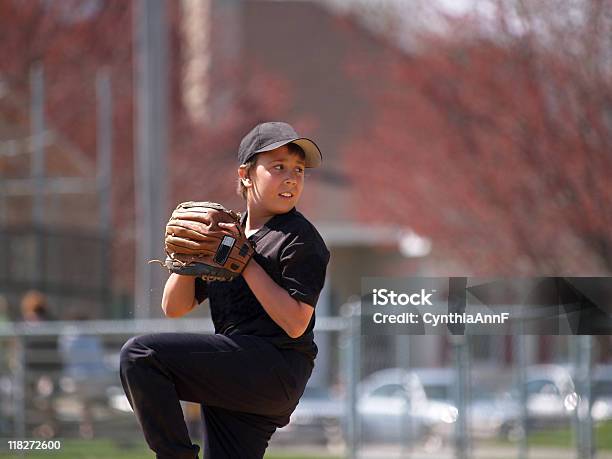 Маленькая Лига Бейсбола Питчер — стоковые фотографии и другие картинки Бейсбол - Бейсбол, Бейсбольный мяч, Бросать
