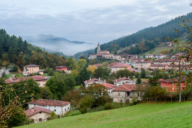 foggy morning at aramaio basque country valley - álava imagens e fotografias de stock