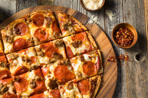 istock Homemade St Louis Style Pepperoni PIzza 1182751513