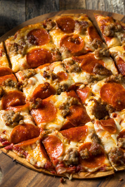 istock Homemade St Louis Style Pepperoni PIzza 1182753154
