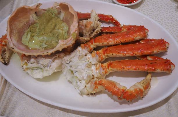 istock Steamed Alaskan king crab 1182781986