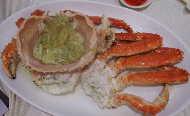 istock Steamed Alaskan king crab 1182782000