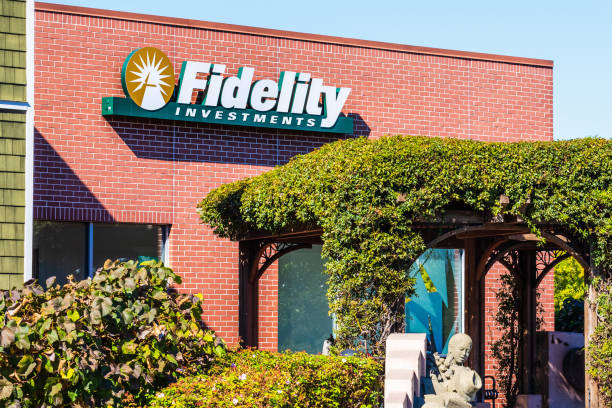 Fidelity Investments branch Oct 22, 2019 Sunnyvale / CA / USA - Fidelity Investments branch in South San Francisco Bay Area; Fidelity Investments Inc. is an American multinational financial services corporation fidelity investments stock pictures, royalty-free photos & images