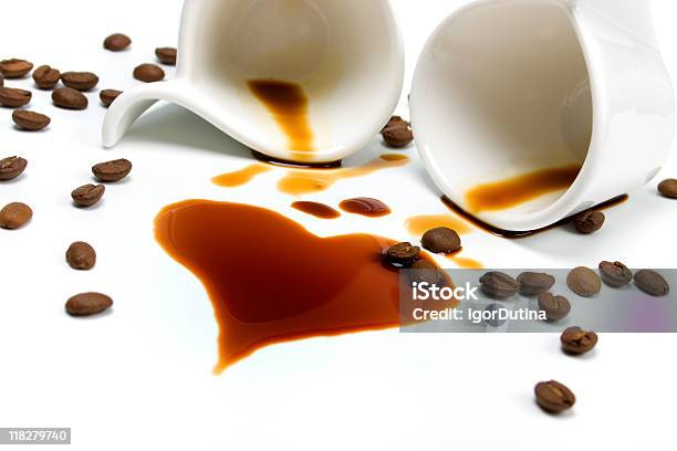 Foto de Duas Xícaras De Café Isolada No Branco e mais fotos de stock de Amor - Amor, Bebida, Branco