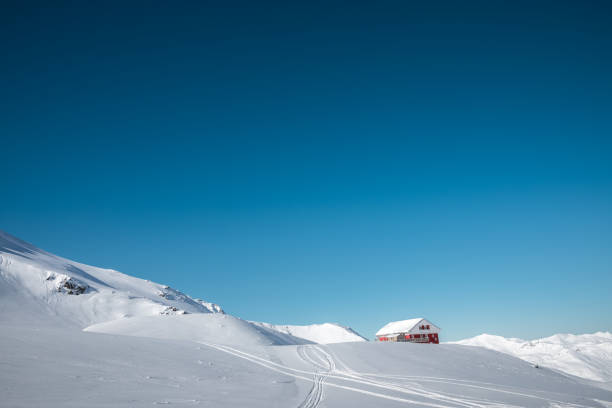 stazione sciistica di val thorens - mountain chalet foto e immagini stock