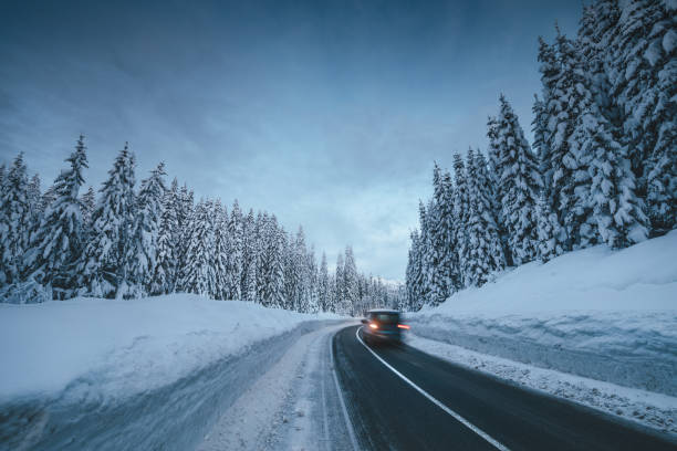 mountain road in winter - winter driving imagens e fotografias de stock