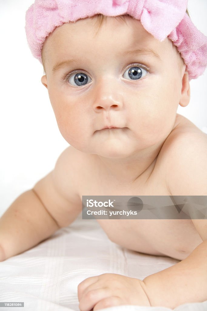 Милая маленькая девочка-младенец - Стоковые фото Белый роялти-фри