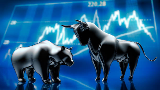 toro de plata y oso con gráfico de mercado de valores - stock market bull bull market bear fotografías e imágenes de stock