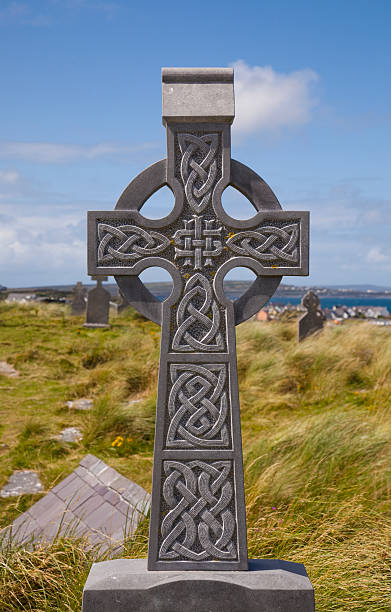 croix celtique - celtic cross republic of ireland cross shape cross photos et images de collection