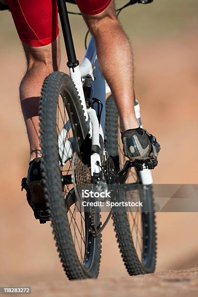 Closeup Of 산 폭주족 왜고너의 레그스 Pedaling 자전거 근육질 체격에 대한 스톡 사진 및 기타 이미지 - 근육질 체격, 두발자전거, 자전거 타기